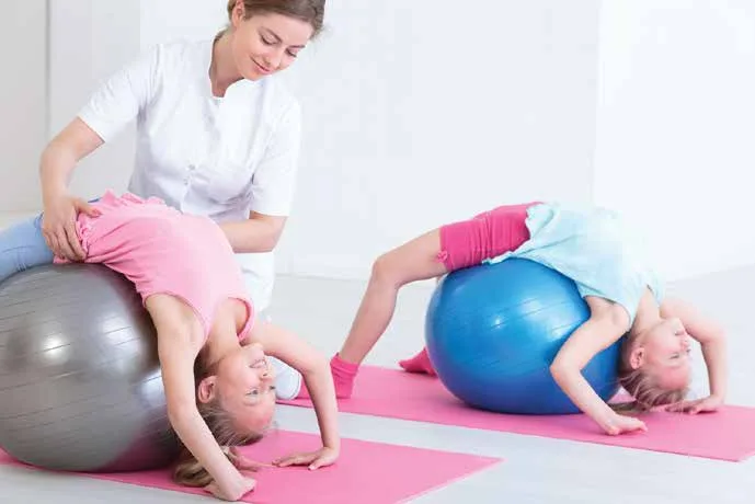 كرات وأحزمة التمرين وأدوات التدريب